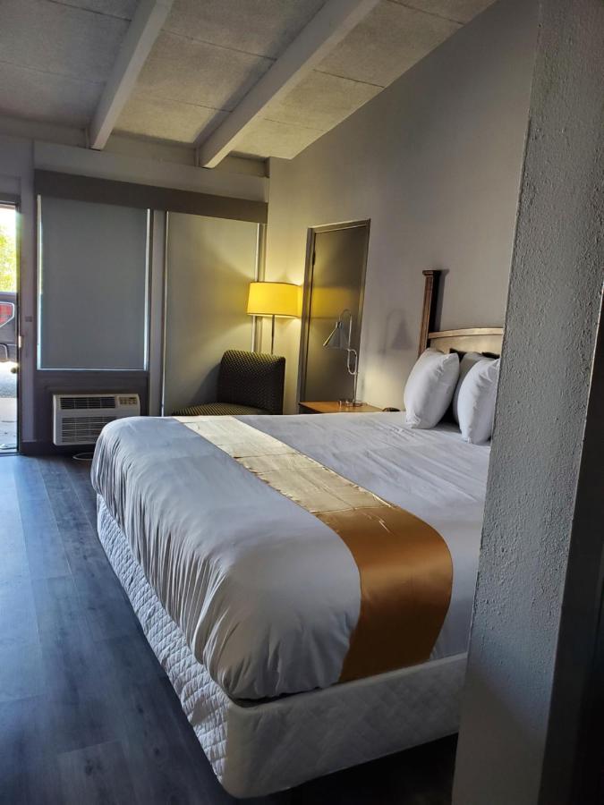 Happy Bay Hotel Бей Сити Екстериор снимка